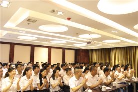 逆勢上揚(yáng)，再創(chuàng)輝煌—新思路裝飾召開年中工作
